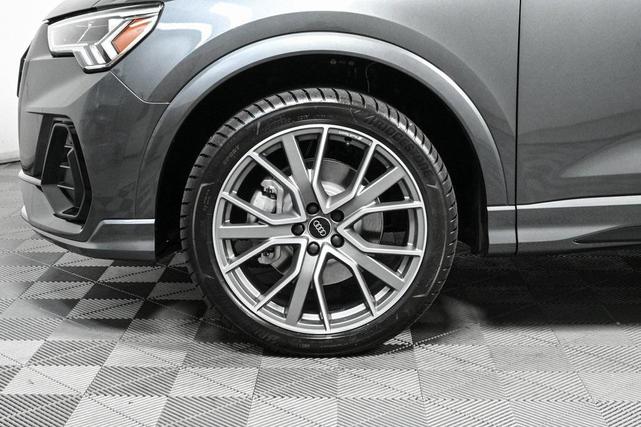 Photo of 2025 Daytona Gray Pearl Effect Audi Q3