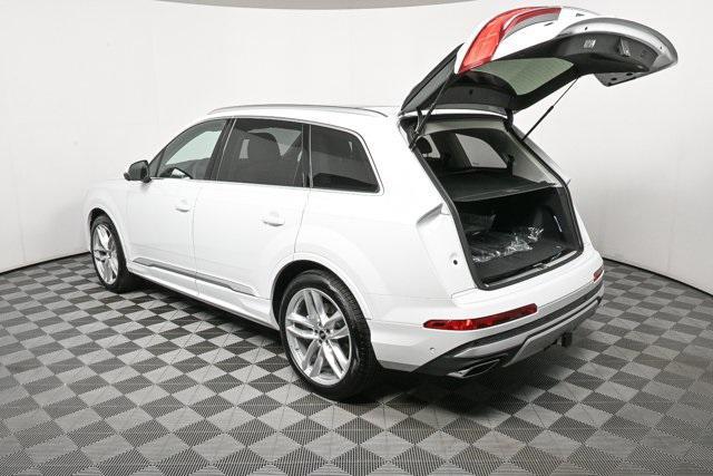 Photo of 2025 Glacier White Metallic Audi Q7