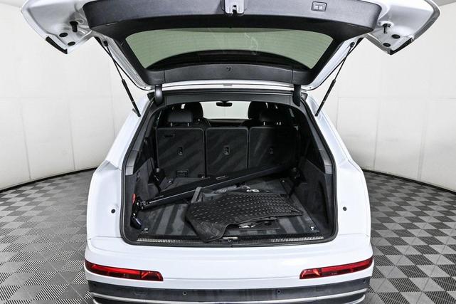 Photo of 2022 Glacier White Audi Q7
