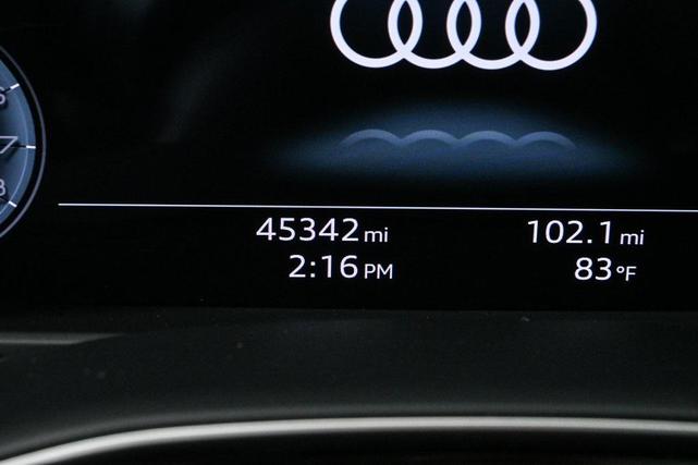 Photo of 2022 Glacier White Audi Q7