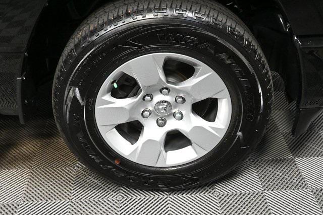 Photo of 2024 Diamond Black Crystal Pearlcoat RAM 1500