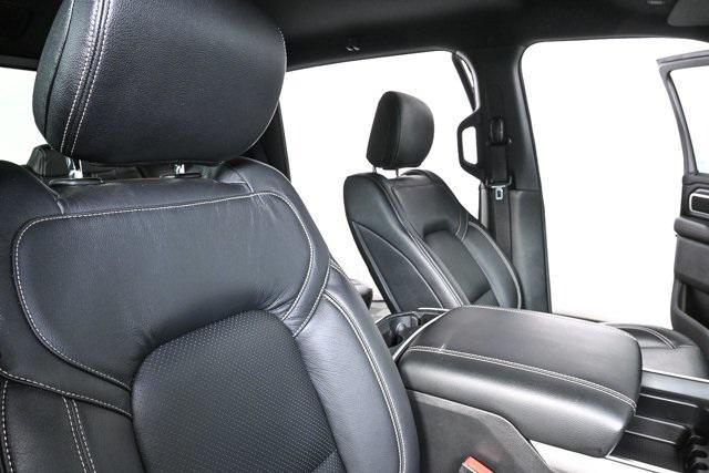 Photo of 2024 Diamond Black Crystal Pearlcoat RAM 1500