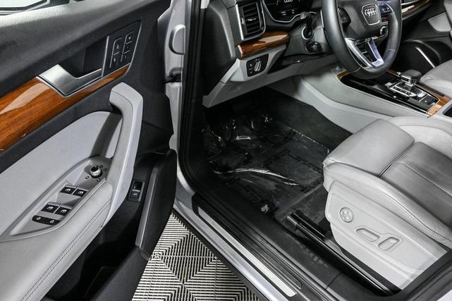 Photo of 2021 Florett Silver Metallic Audi Q5