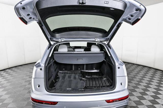 Photo of 2021 Florett Silver Metallic Audi Q5