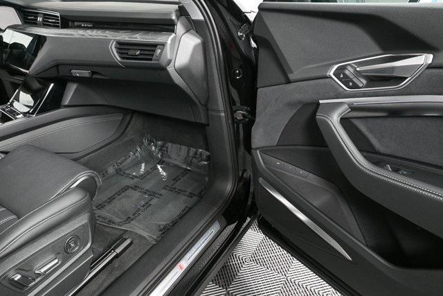Photo of 2022 Black Metallic Audi e-tron Sportback