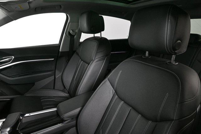 Photo of 2022 Black Metallic Audi e-tron Sportback