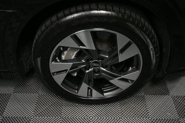 Photo of 2022 Black Metallic Audi e-tron Sportback