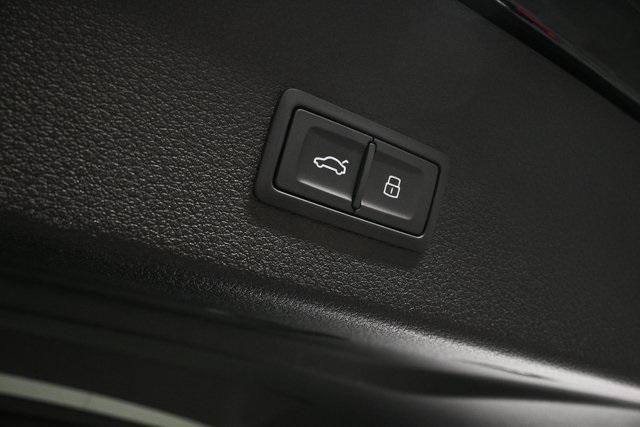 Photo of 2022 Black Metallic Audi e-tron Sportback