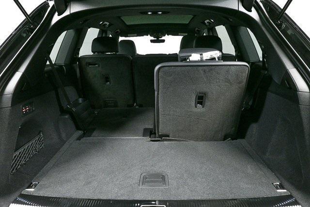 Photo of 2025 Mythos Black Metallic Audi Q7