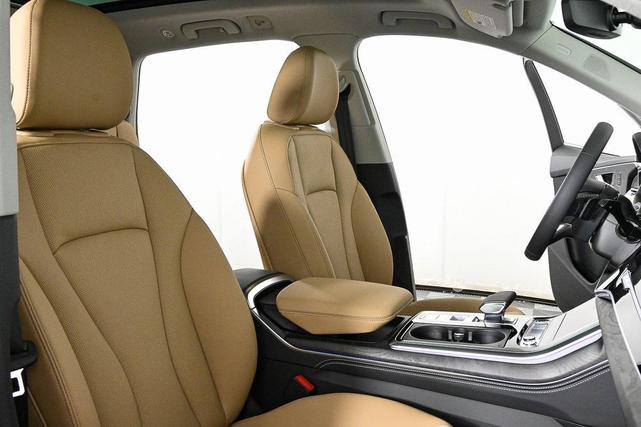 Photo of 2025 Glacier White Metallic Audi Q7