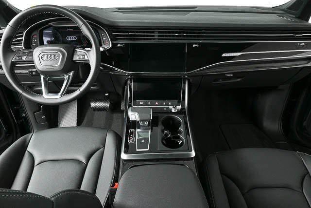 Photo of 2025 Waitomo Blue Metallic Audi Q7