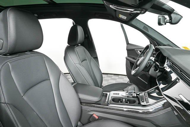 Photo of 2025 Waitomo Blue Metallic Audi Q7