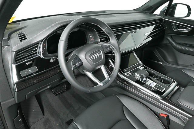 Photo of 2025 Waitomo Blue Metallic Audi Q7