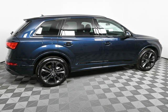 Photo of 2025 Waitomo Blue Metallic Audi Q7