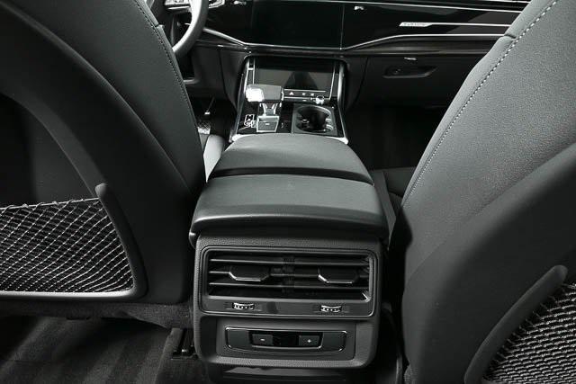 Photo of 2025 Waitomo Blue Metallic Audi Q7