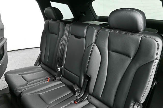 Photo of 2025 Waitomo Blue Metallic Audi Q7