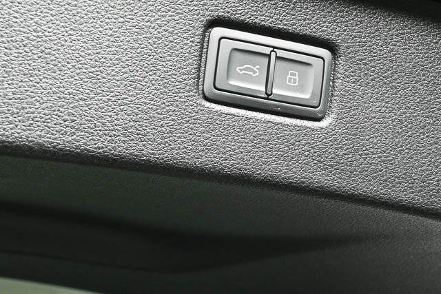 Photo of 2025 Waitomo Blue Metallic Audi Q7