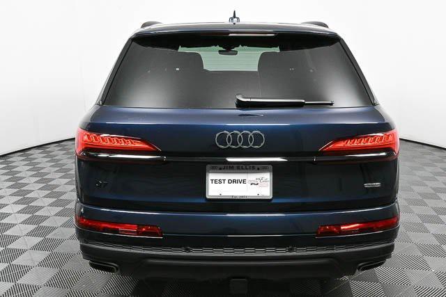 Photo of 2025 Waitomo Blue Metallic Audi Q7
