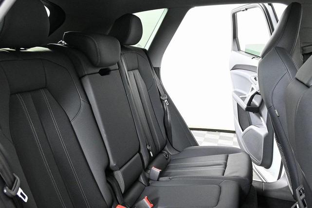 Photo of 2025 Glacier White Metallic Audi Q5