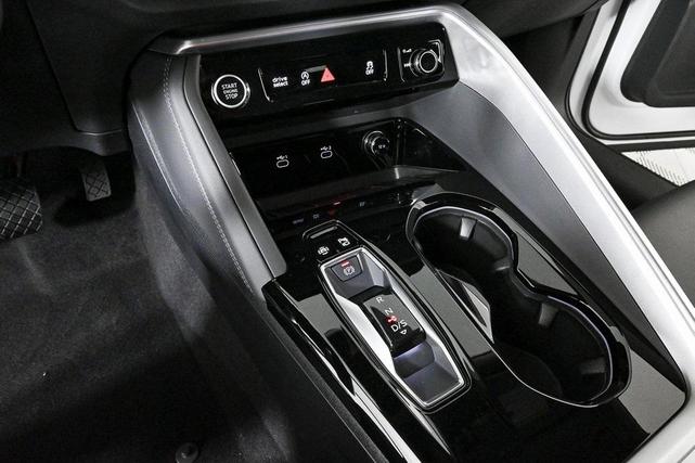 Photo of 2025 Glacier White Metallic Audi Q5