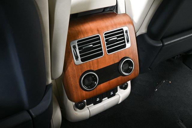 Photo of 2020 Byron Blue Metallic Land Rover Range Rover