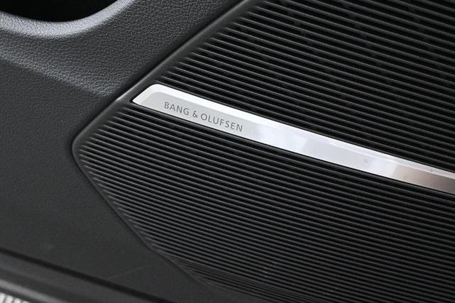 Photo of 2025 Glacier White Metallic Audi Q7