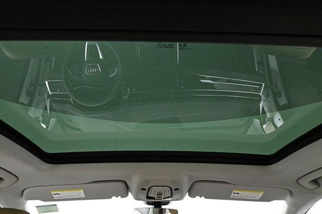 Photo of 2025 Glacier White Metallic Audi Q7