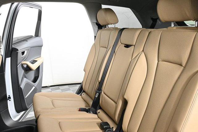 Photo of 2025 Glacier White Metallic Audi Q7