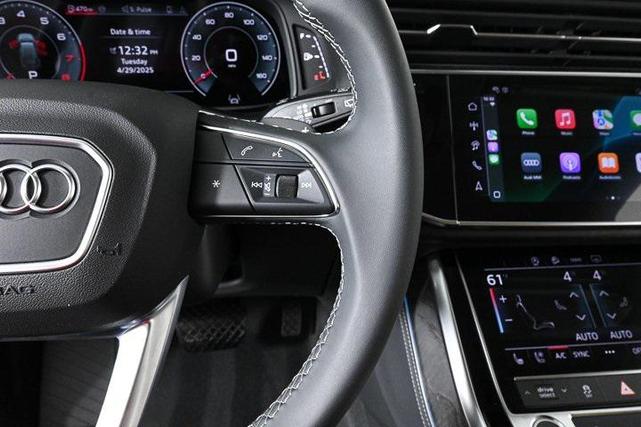 Photo of 2025 Glacier White Metallic Audi Q7
