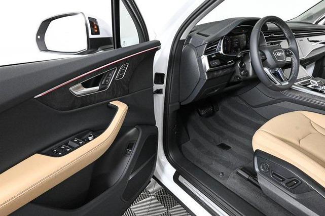 Photo of 2025 Glacier White Metallic Audi Q7