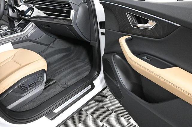 Photo of 2025 Glacier White Metallic Audi Q7