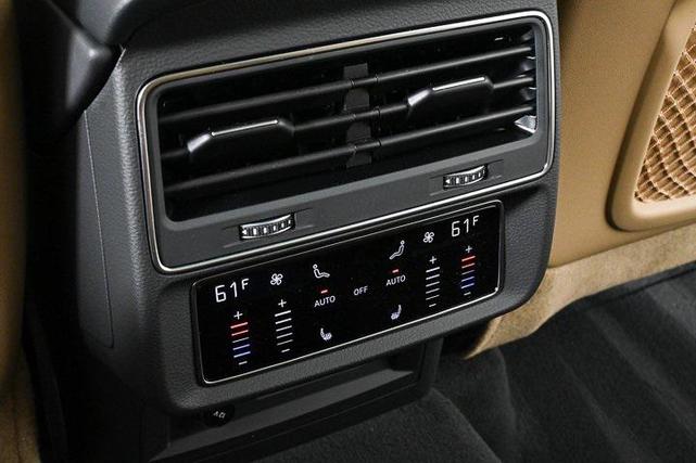 Photo of 2025 Glacier White Metallic Audi Q7
