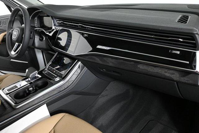 Photo of 2025 Glacier White Metallic Audi Q7