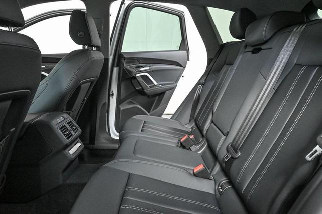 Photo of 2025 Glacier White Metallic Audi Q5