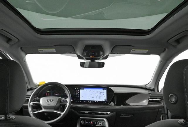 Photo of 2025 Glacier White Metallic Audi Q5