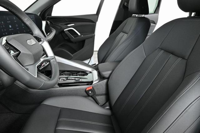 Photo of 2025 Glacier White Metallic Audi Q5