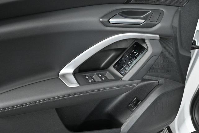Photo of 2025 Glacier White Metallic Audi Q5