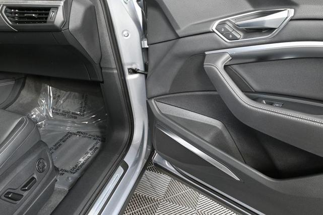Photo of 2023 Florett Silver Metallic Audi e-tron