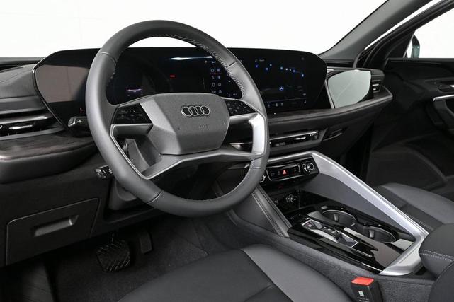 Photo of 2025 Mythos Black Metallic Audi Q5
