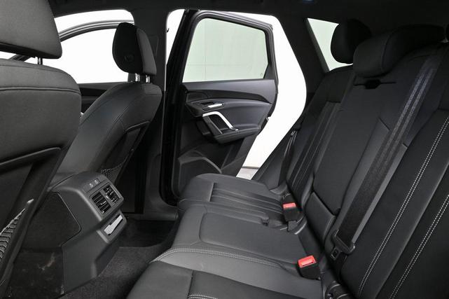 Photo of 2025 Mythos Black Metallic Audi Q5