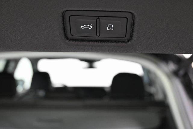Photo of 2025 Mythos Black Metallic Audi Q5