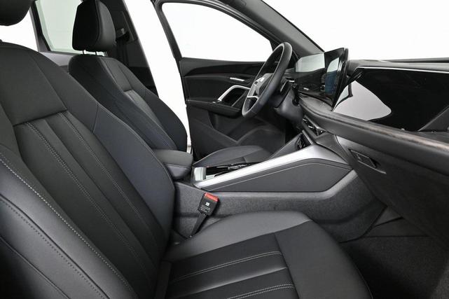 Photo of 2025 Mythos Black Metallic Audi Q5