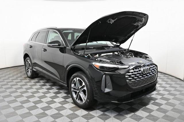 Photo of 2025 Mythos Black Metallic Audi Q5