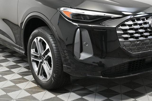 Photo of 2025 Mythos Black Metallic Audi Q5