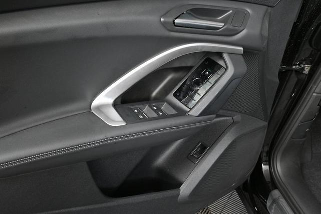 Photo of 2025 Mythos Black Metallic Audi Q5