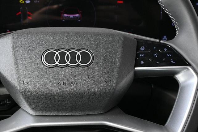 Photo of 2025 Mythos Black Metallic Audi Q5