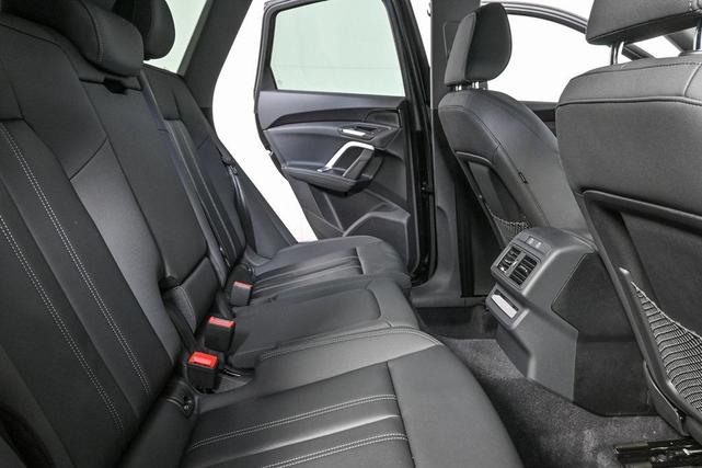 Photo of 2025 Mythos Black Metallic Audi Q5