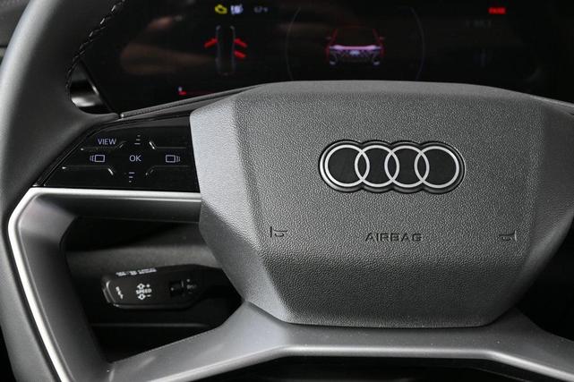 Photo of 2025 Mythos Black Metallic Audi Q5