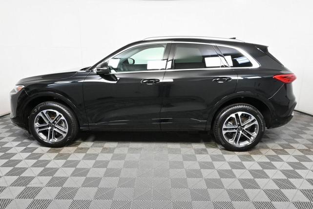 Photo of 2025 Mythos Black Metallic Audi Q5
