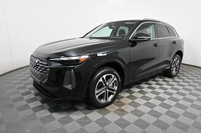 Photo of 2025 Mythos Black Metallic Audi Q5